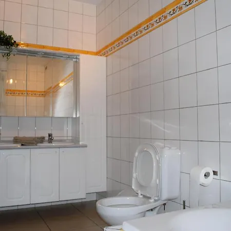 Дом отдыха House With 3 Bedrooms In With Furnished Garden And Wifi Бертри