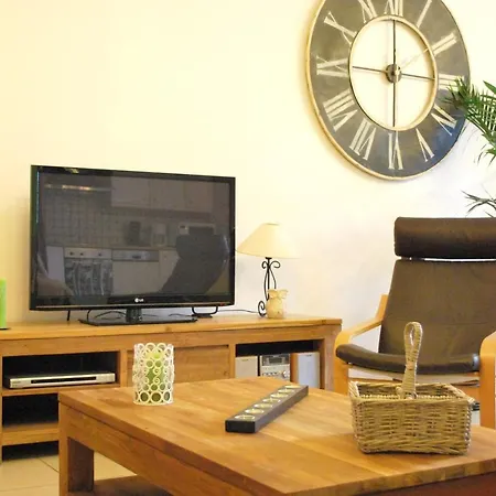 House With 3 Bedrooms In With Furnished Garden And Wifi * Бертри